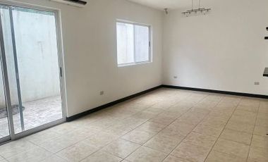 Casa en venta en Cumbres Providencia Frente a Parque