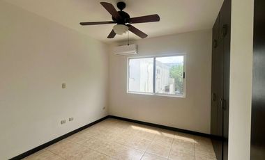 Casa en venta en Cumbres Providencia Frente a Parque