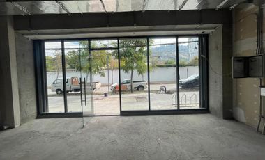 ARRIENDO Local Comercial de 203,86 m2, Metro Manuel Montt,