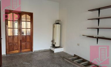 Casa  en Alquiler Haedo / Moron (B110 1149)