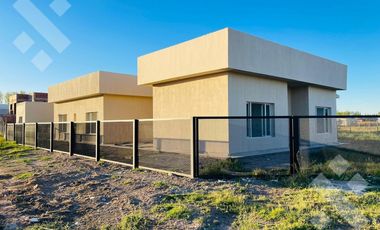Venta Casa 3 dormi   piscina - B° Piedras Blancas - Fernandez Oro