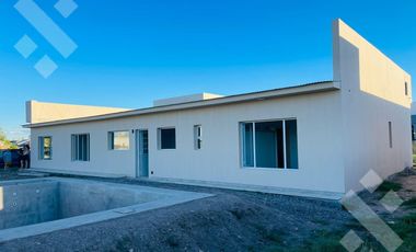 Venta Casa 3 dormi   piscina - B° Piedras Blancas - Fernandez Oro