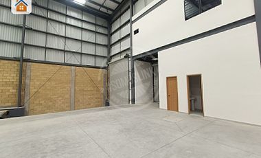 Bodega Industrial en Renta sobre Av. 8 de julio