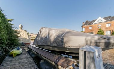 VENTA Casa en Marina del Sol - Punta Chica 500 m2 cubiertos en lote al agua con amarra
