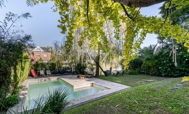 VENTA Casa en Marina del Sol - Punta Chica 500 m2 cubiertos en lote al agua con amarra