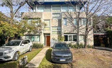 VENTA Casa en Marina del Sol - Punta Chica 500 m2 cubiertos en lote al agua con amarra