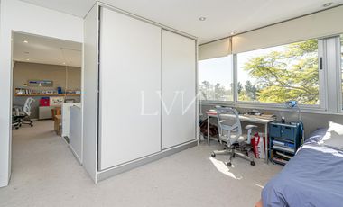 VENTA Casa en Marina del Sol - Punta Chica 500 m2 cubiertos en lote al agua con amarra