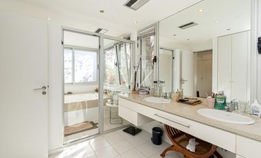 VENTA Casa en Marina del Sol - Punta Chica 500 m2 cubiertos en lote al agua con amarra
