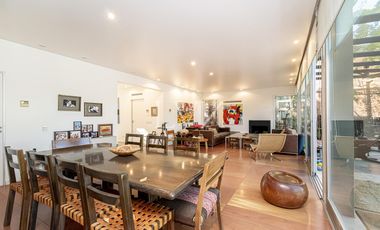 VENTA Casa en Marina del Sol - Punta Chica 500 m2 cubiertos en lote al agua con amarra