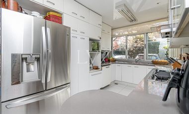 VENTA Casa en Marina del Sol - Punta Chica 500 m2 cubiertos en lote al agua con amarra