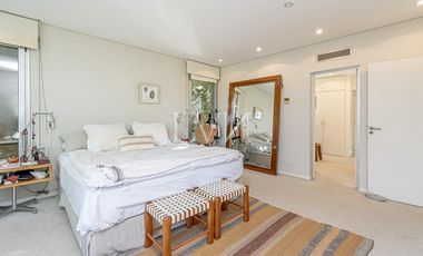 VENTA Casa en Marina del Sol - Punta Chica 500 m2 cubiertos en lote al agua con amarra