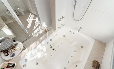 VENTA Casa en Marina del Sol - Punta Chica 500 m2 cubiertos en lote al agua con amarra
