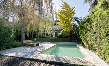 VENTA Casa en Marina del Sol - Punta Chica 500 m2 cubiertos en lote al agua con amarra