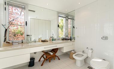VENTA Casa en Marina del Sol - Punta Chica 500 m2 cubiertos en lote al agua con amarra