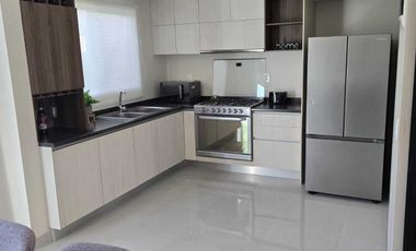 BONITA CASA AMUEBLADA EN RENTA EN LOMAS DE ANGELOPOLIS 3 RESIDENCIAL TESALIA