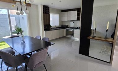 BONITA CASA AMUEBLADA EN RENTA EN LOMAS DE ANGELOPOLIS 3 RESIDENCIAL TESALIA