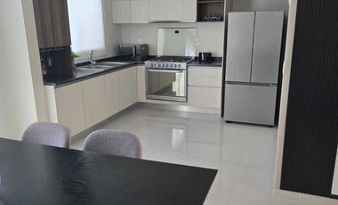 BONITA CASA AMUEBLADA EN RENTA EN LOMAS DE ANGELOPOLIS 3 RESIDENCIAL TESALIA