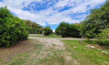 XG_VENTA TERRENO EN GUAYLLABAMBA 2.500 m² con Producción de Aguacates, esquinero.