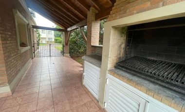 Casa en alquiler con muebles  en barrio La Casualidad, Pilar