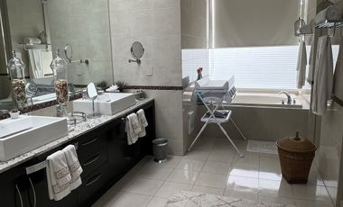 RESIDENCIA EN VENTA EN CUMBRES DE SANTA FE