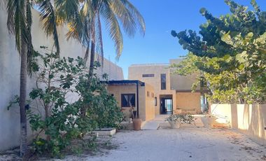 Casa en venta en la PLAYA DE CHELEM, Chelém Yucatán.