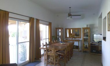 Mosquera y Gallastegui - Casa al agua en San Isidro Labrador