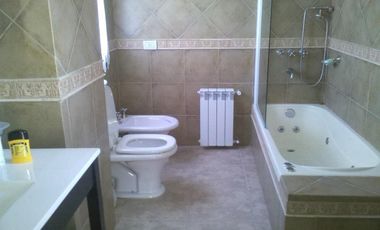Mosquera y Gallastegui - Casa al agua en San Isidro Labrador