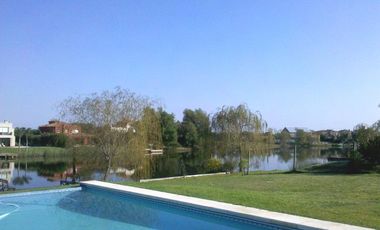 Mosquera y Gallastegui - Casa al agua en San Isidro Labrador
