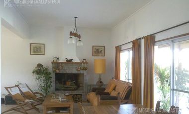 Mosquera y Gallastegui - Casa al agua en San Isidro Labrador