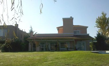 Mosquera y Gallastegui - Casa al agua en San Isidro Labrador