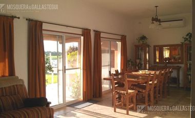 Mosquera y Gallastegui - Casa al agua en San Isidro Labrador