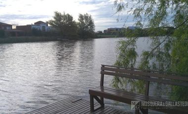 Mosquera y Gallastegui - Casa al agua en San Isidro Labrador