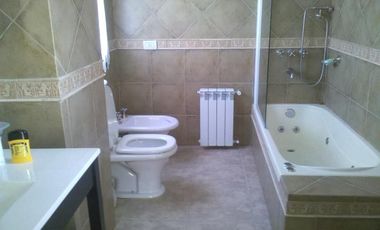 Mosquera y Gallastegui - Casa al agua en San Isidro Labrador