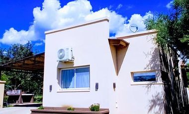 Chalet con super piscina y parque en alquiler temporario