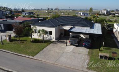 Casa a la venta en La Horqueta de Echeverría Canning