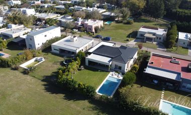 Casa a la venta en La Horqueta de Echeverría Canning