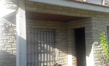 CASA en ALQUILER ESCOBAR CENTRO 3 DORMITORIOS COCHERA - RESERVADA!!