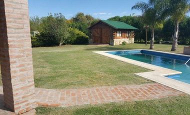 Casa en alquiler - 5 dormitorios 3 baños - Haras del Sur I, La Plata