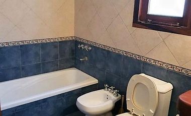 Casa en alquiler - 5 dormitorios 3 baños - Haras del Sur I, La Plata