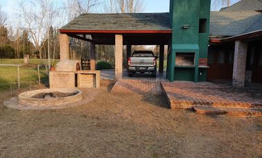 Casa en alquiler - 5 dormitorios 3 baños - Haras del Sur I, La Plata