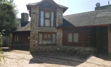 Casa en alquiler - 5 dormitorios 3 baños - Haras del Sur I, La Plata