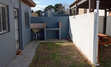Casa en venta - 2 Dormitorios 1 Baño - Mar del Tuyú