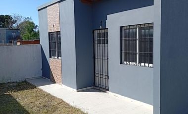 Casa en venta - 2 Dormitorios 1 Baño - Mar del Tuyú
