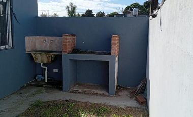 Casa en venta - 2 Dormitorios 1 Baño - Mar del Tuyú