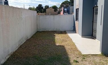 Casa en venta - 2 Dormitorios 1 Baño - Mar del Tuyú