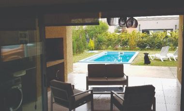 Casa en venta - 3 Dormitorios 4 Baños - Pilar