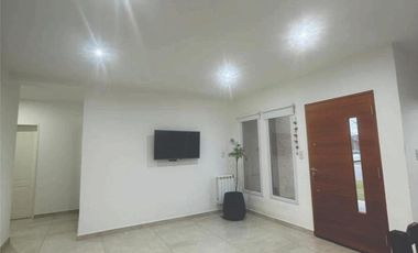 Casa en venta - 3 Dormitorios 4 Baños - Pilar