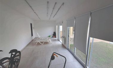 Casa en venta - 3 Dormitorios 4 Baños - Pilar