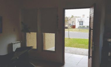 Casa en venta - 3 Dormitorios 4 Baños - Pilar
