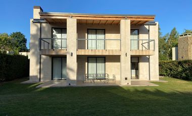 Casa en Venta barrio Chacras de Farrell